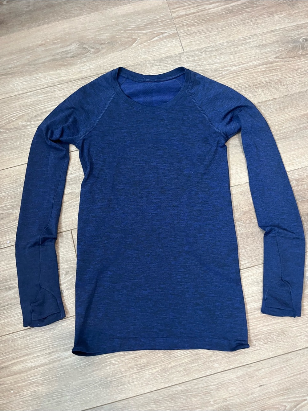 Lululemon swiftly long sleeve tech shirt Cerulean blue/ black size 4